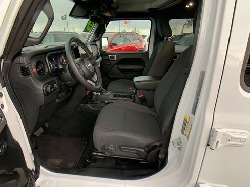 Used 2025 Jeep Wrangler Unlimited Rubicon AWD/4WD image 10