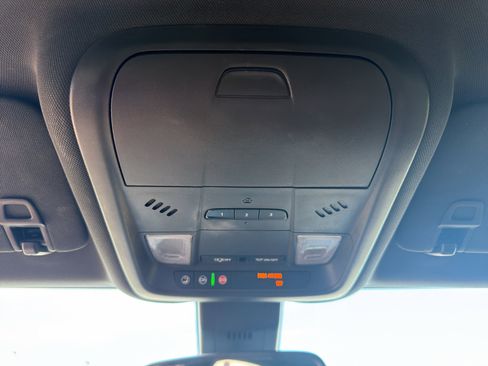 Used 2018 Chevrolet Equinox Premier image 13