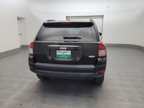 Used 2017 Jeep Compass Latitude FWD image 7