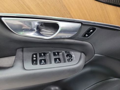 Used 2025 Volvo XC90 B5 Plus w/ Protection Package Premier image 39