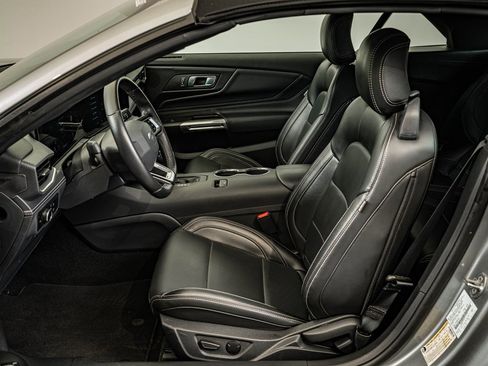 Used 2025 Ford Mustang Premium image 21