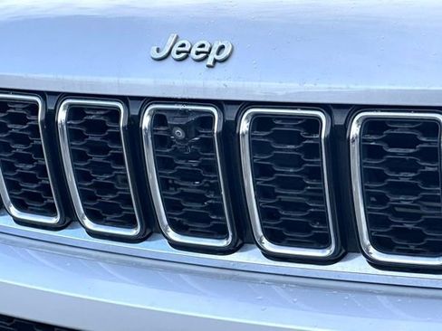 Used 2021 Jeep Grand Cherokee L Limited w/ Luxury Tech Group II image 4