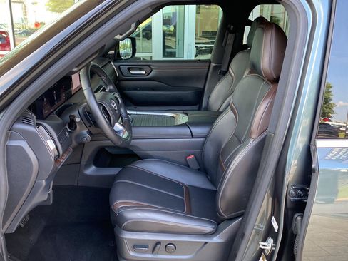 Certified 2025 Nissan Armada SL w/ Captain's Chari Seat Package RWD image 18