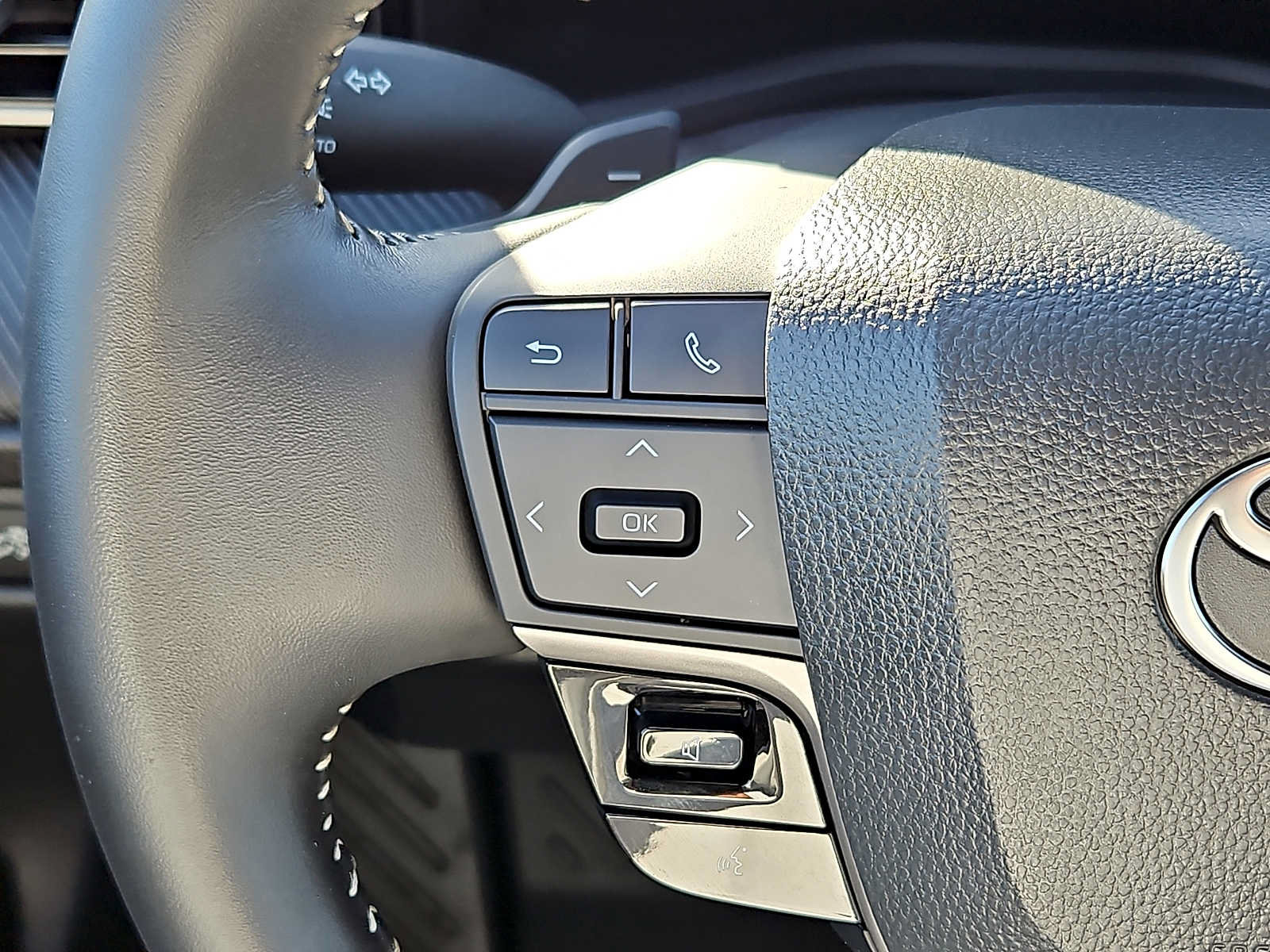 Used 2025 Toyota Camry SE w/ Convenience Package FWD image 20
