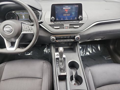 Used 2022 Nissan Altima 2.5 SV FWD image 11