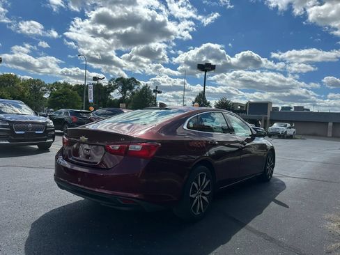 Used 2016 Chevrolet Malibu LT w/ Leather Package FWD image 4