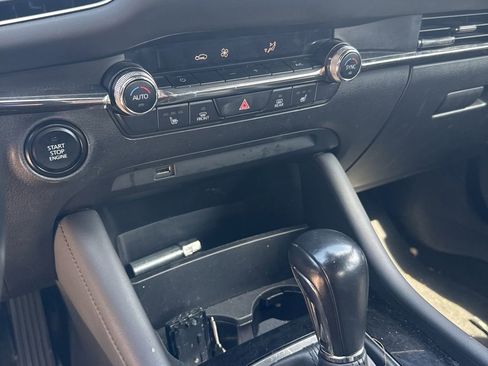 Used 2019 MAZDA MAZDA3 Hatchback w/ Preferred Package FWD image 11