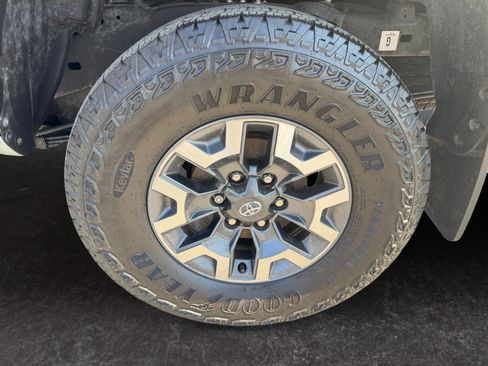 Used 2023 Toyota Tacoma TRD Off-Road AWD/4WD image 14