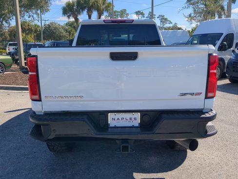 Used 2025 Chevrolet Silverado 2500 ZR2 image 6