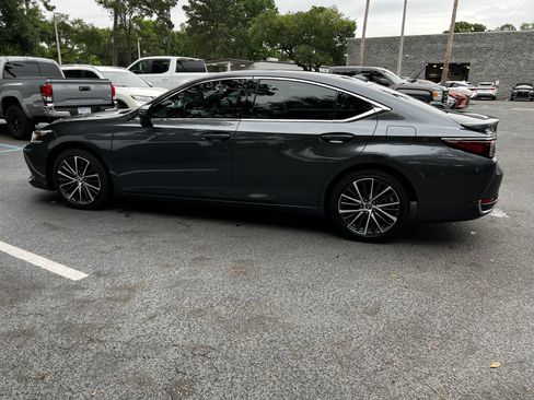 Used 2025 Lexus ES 300h w/ Premium Package FWD image 6