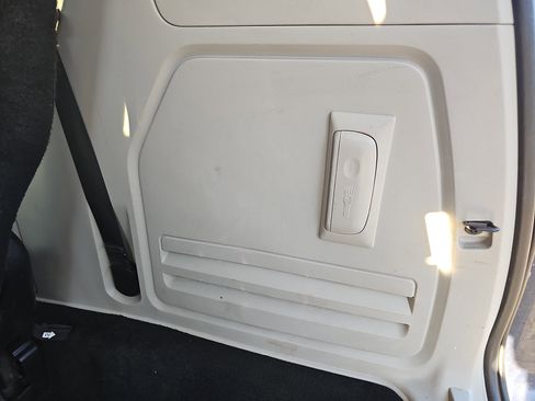 Used 2013 Chrysler Town & Country Touring image 12