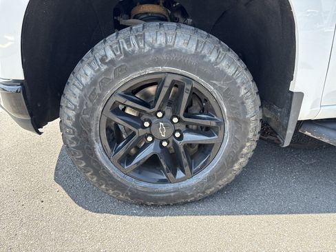 Used 2019 Chevrolet Silverado 1500 LT Trail Boss AWD/4WD image 11