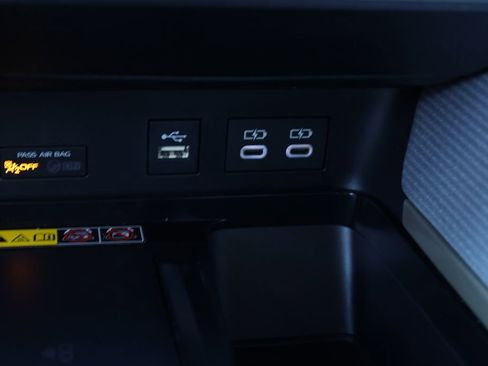 Used 2025 Toyota Camry SE image 28