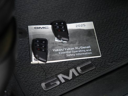 Used 2025 GMC Yukon Denali AWD/4WD image 26
