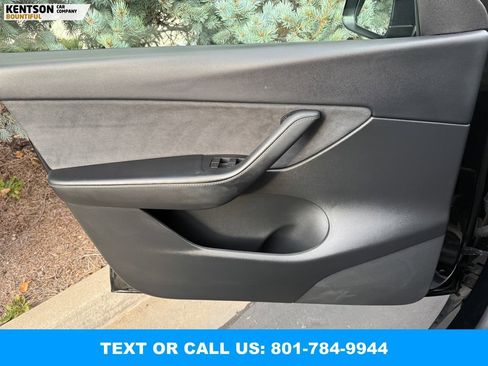 Used 2022 Tesla Model Y Long Range image 17