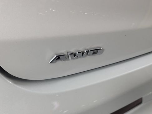 Certified 2024 Cadillac XT6 Premium Luxury w/ LPO, Floor Liner Package AWD/4WD image 5