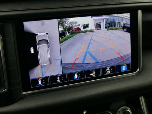 Used 2021 GMC Yukon Denali w/ Denali Premium Package image 19