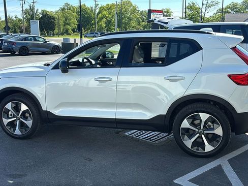 Certified 2026 Volvo XC40 B5 Plus AWD/4WD image 3