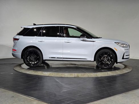 New 2025 Lincoln Corsair Reserve w/ Jet Appearance Package AWD/4WD image 3