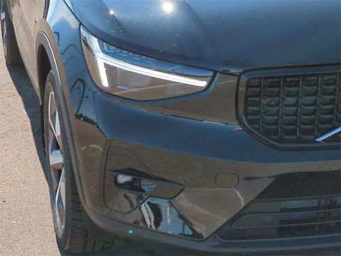 Used 2026 Volvo XC40 B5 Plus w/ Protection Package Premier image 10