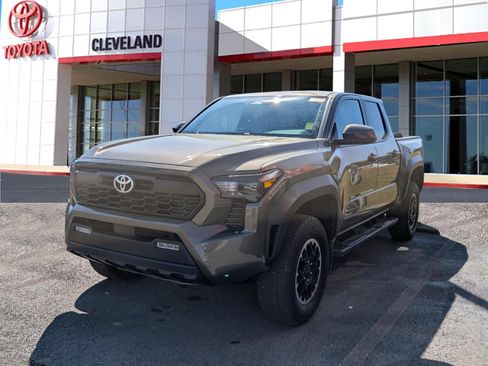 Used 2024 Toyota Tacoma TRD Off-Road AWD/4WD image 4
