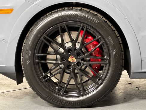 New 2026 Porsche Cayenne GTS image 34