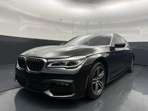 Used 2019 BMW 750i xDrive w/ Executive Package AWD/4WD image 9