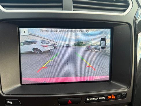 Used 2017 Ford Explorer XLT w/ Equipment Group 202A AWD/4WD image 24