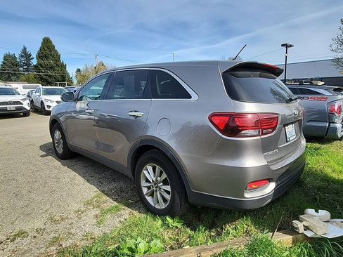 Used 2019 Kia Sorento LX image 3