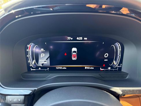 Used 2025 INFINITI QX60 Sensory image 16