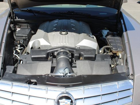 Used 2005 Cadillac XLR RWD image 31