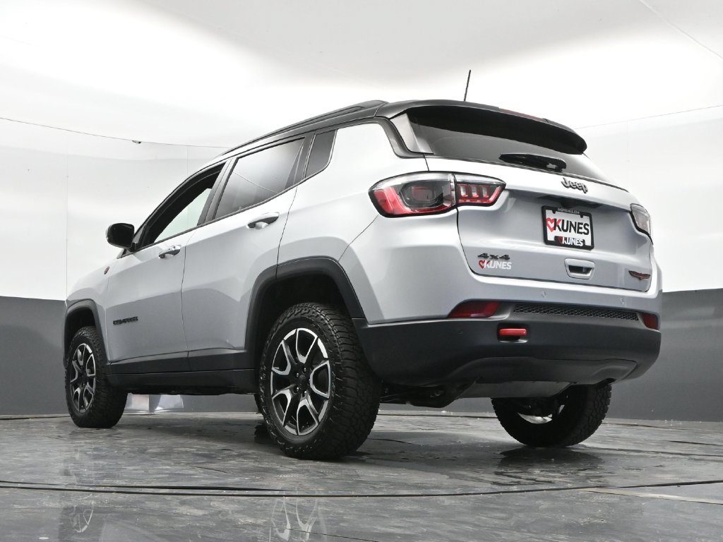 Used 2024 Jeep Compass Trailhawk AWD/4WD image 51
