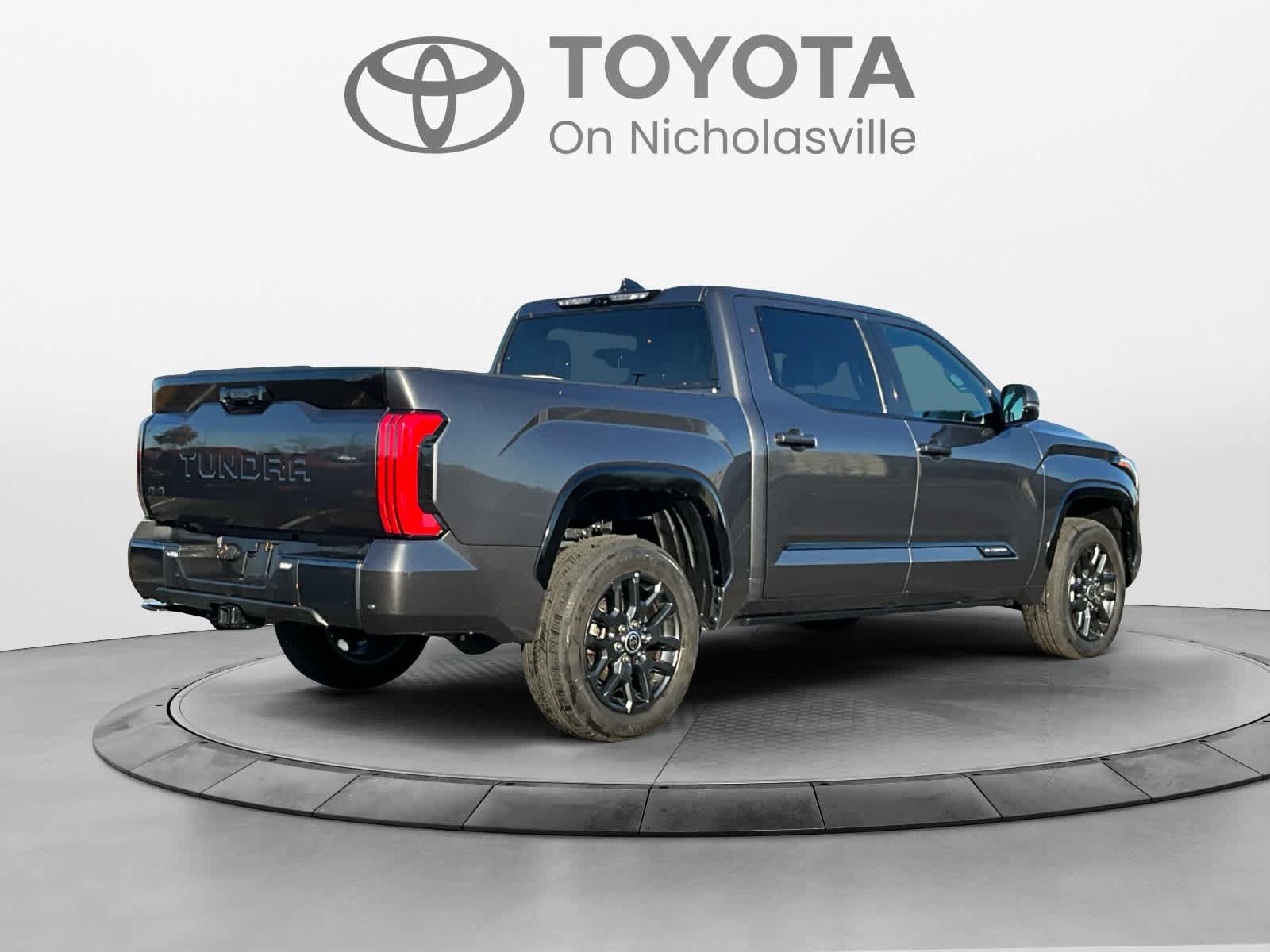 Used 2023 Toyota Tundra Platinum AWD/4WD image 5