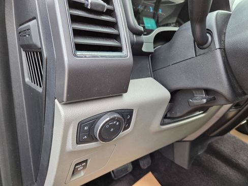 Used 2017 Ford F150 XLT image 34