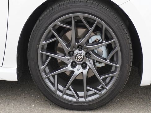 Used 2025 Toyota Camry SE image 5