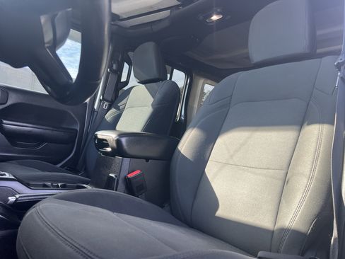 Used 2018 Jeep Wrangler Unlimited Sport S image 3