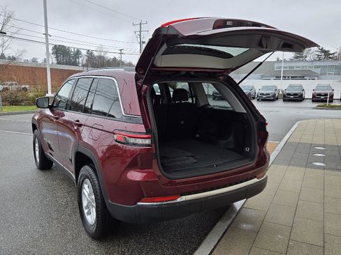 Used 2023 Jeep Grand Cherokee Laredo image 16