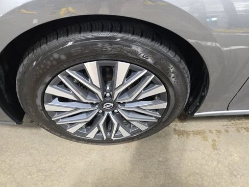 Used 2024 Nissan Altima 2.5 SV FWD image 10