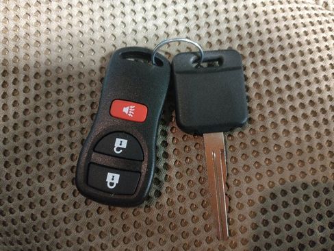 Used 2016 Nissan Frontier SV image 32