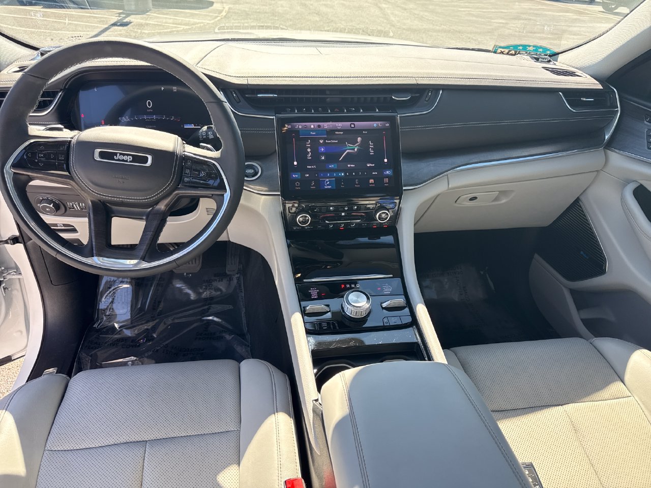 Used 2023 Jeep Grand Cherokee Overland w/ Luxury Tech Group IV AWD/4WD image 15