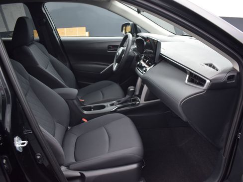 Used 2024 Toyota Corolla Cross LE image 10