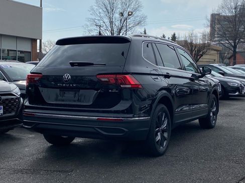 Used 2022 Volkswagen Tiguan SE AWD/4WD image 3