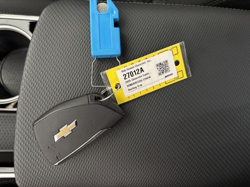 Used 2025 Chevrolet Equinox LT w/ Safety and Technology Package FWD image 4