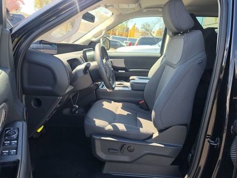 Used 2025 Ford Expedition Active RWD image 5