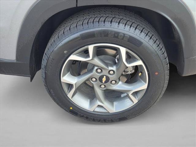 Used 2025 Chevrolet Trax LT FWD image 29