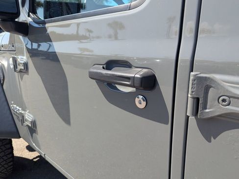 Used 2018 Jeep Wrangler Unlimited Sport S image 17