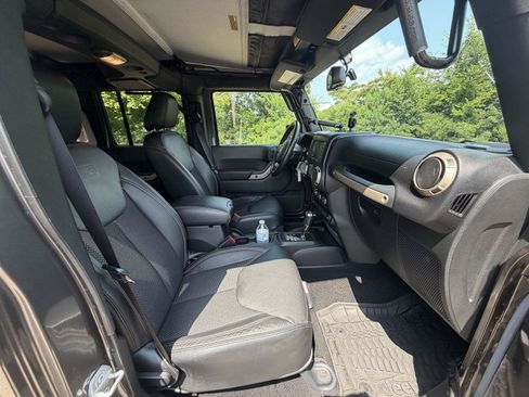 Used 2016 Jeep Wrangler Unlimited Sahara AWD/4WD image 13