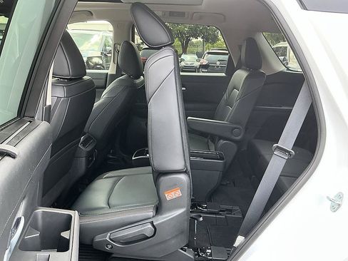 Certified 2025 Nissan Pathfinder SL w/ SL Premium Package FWD image 28