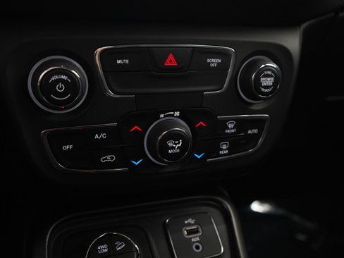 Used 2018 Jeep Compass Trailhawk w/ Leather Interior Group AWD/4WD image 22