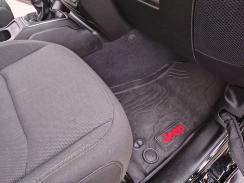 Used 2018 Jeep Wrangler Unlimited Sport S AWD/4WD image 44